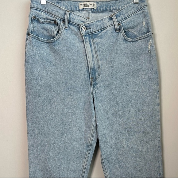 Abercrombie Ultra High Rise 90s Straight Jean - Picture 7 of 12